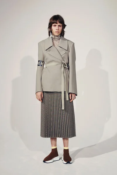 Look 10